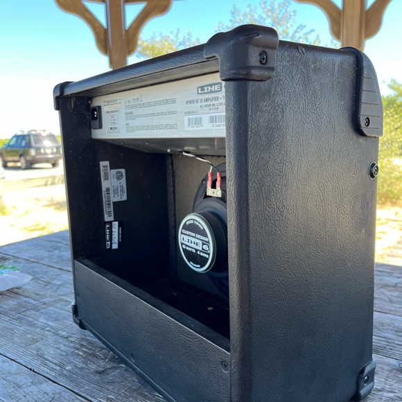 LINE 6 AMP, SPIDER CUSTOM DESIGN 15 watts, 8” speakers - Picture 12 of 12